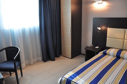 Camera accessibile Hotel Parma Camera accessibile Hotel Parma foto