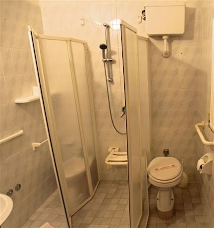 bagno accessibile disabili a rimini foto bagno accessibile