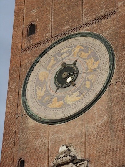 il torrazzo cremona foto orologio