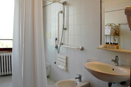 bagno accessibile in villa toscana foto bagno accessibile