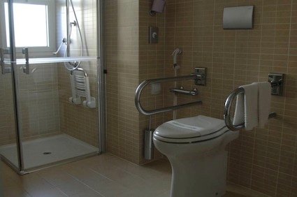 bagno accessibile hotel bagno attrezzato per disabili